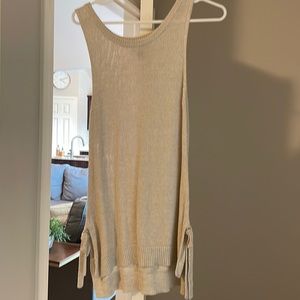 Women’s Sleeveless Blouse - Size M
